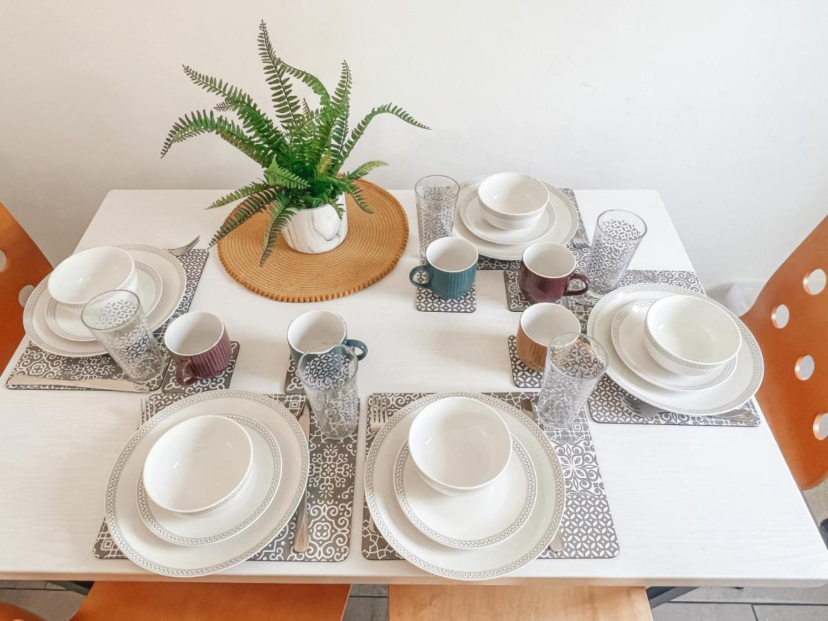 Staybynumbers - Spacious Three Bed House Royal Hillsborough Exteriér fotografie