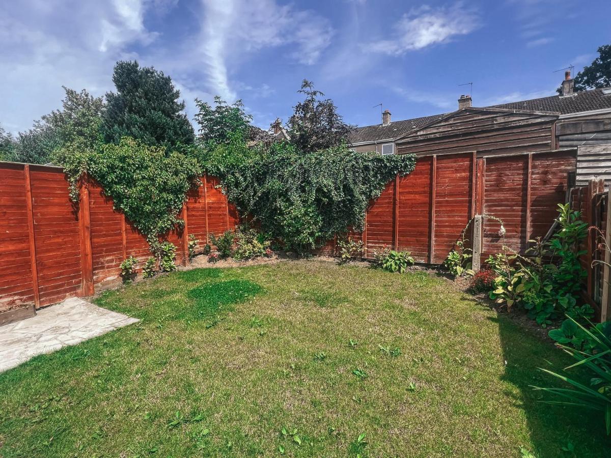 Staybynumbers - Spacious Three Bed House Royal Hillsborough Exteriér fotografie