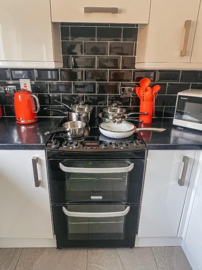 Staybynumbers - Spacious Three Bed House Royal Hillsborough Exteriér fotografie