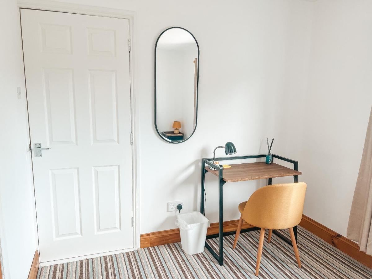 Staybynumbers - Spacious Three Bed House Royal Hillsborough Exteriér fotografie